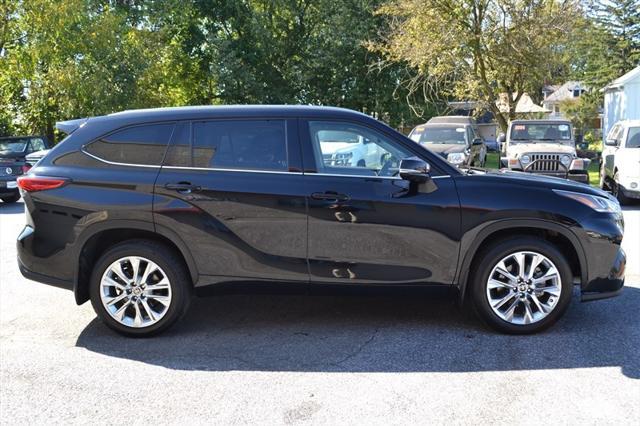 used 2021 Toyota Highlander car, priced at $31,999