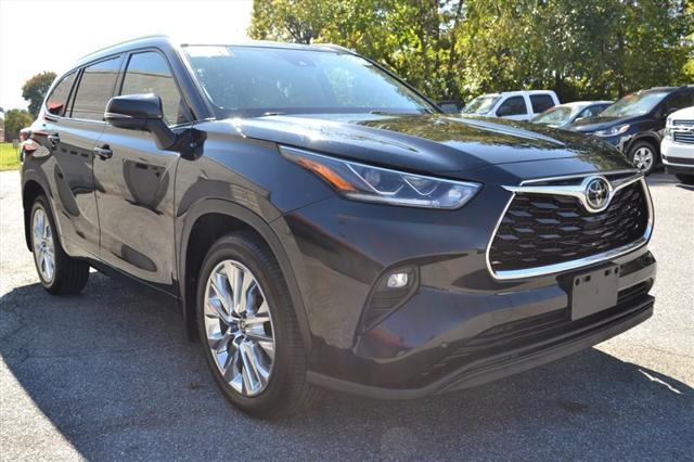 used 2021 Toyota Highlander car, priced at $31,999