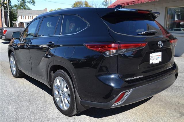 used 2021 Toyota Highlander car, priced at $31,999