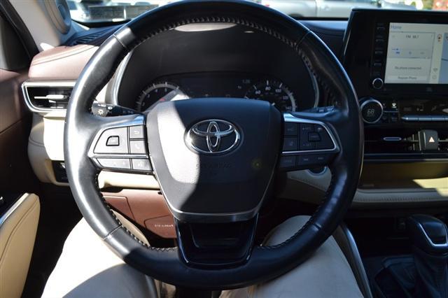 used 2021 Toyota Highlander car, priced at $31,999