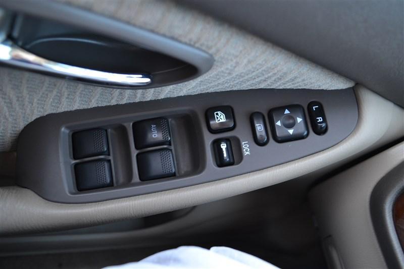 used 2001 Subaru Outback car, priced at $9,999