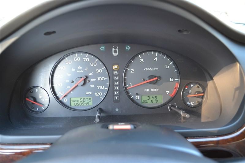 used 2001 Subaru Outback car, priced at $9,999