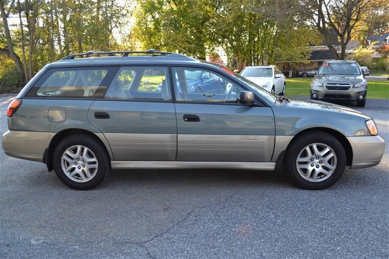 used 2001 Subaru Outback car, priced at $9,999
