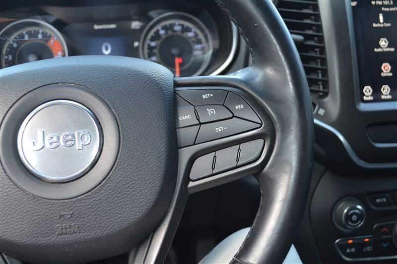 used 2019 Jeep Cherokee car, priced at $17,999