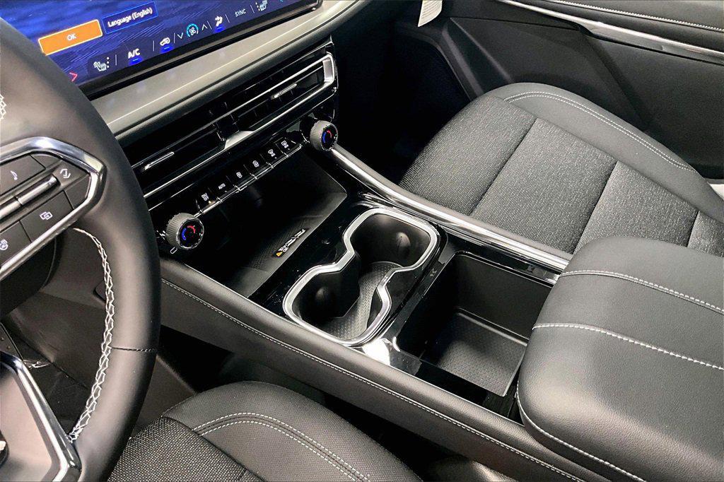new 2025 Chevrolet Traverse car, priced at $42,494