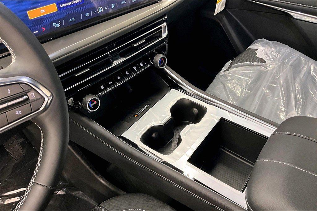 new 2025 Chevrolet Traverse car, priced at $44,480