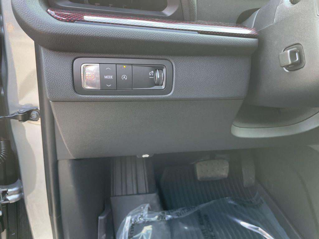 new 2026 Chevrolet Traverse car, priced at $55,667