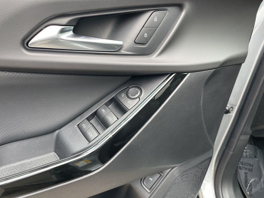 new 2026 Chevrolet Equinox car, priced at $32,141