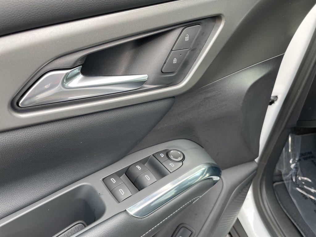 new 2026 Chevrolet Traverse car, priced at $43,230