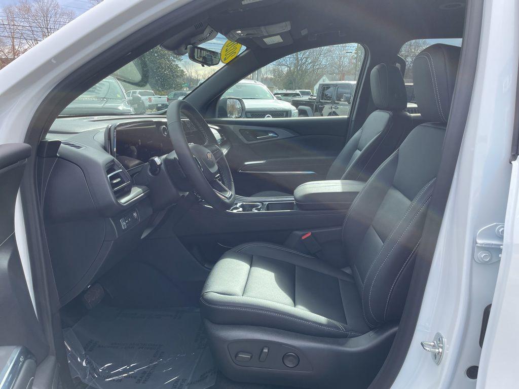 new 2026 Chevrolet Traverse car, priced at $43,230