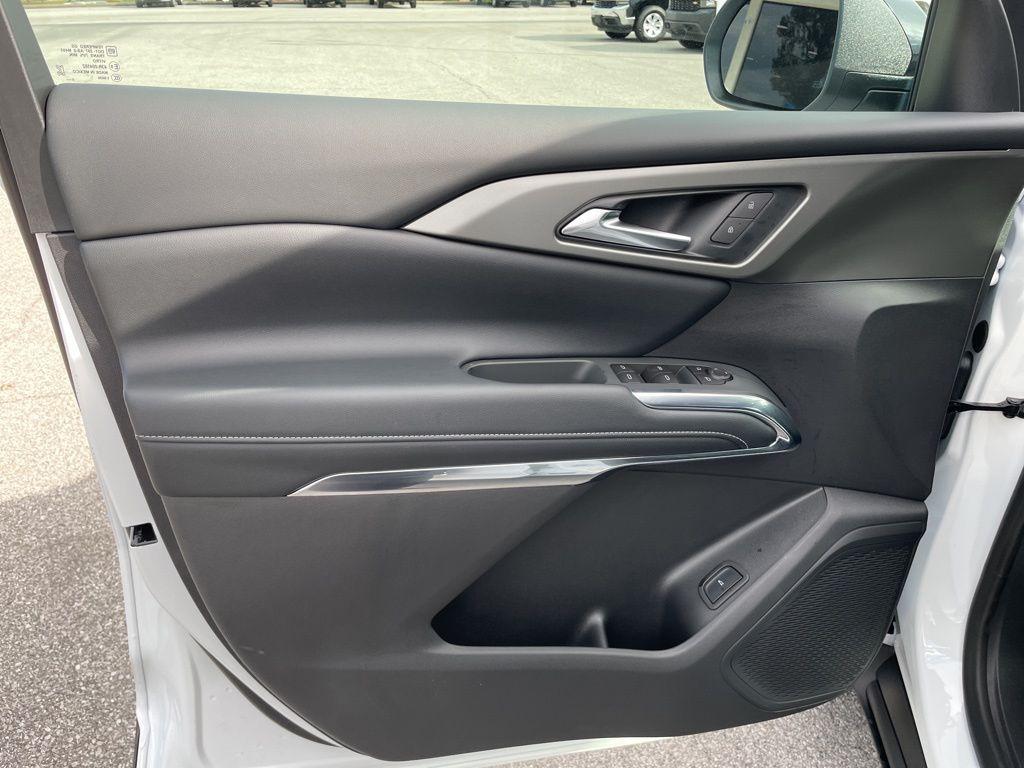 new 2026 Chevrolet Traverse car, priced at $43,230