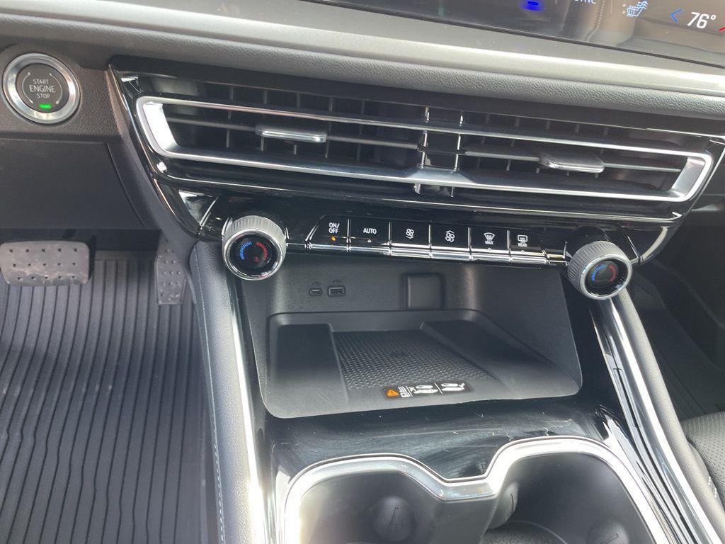 new 2026 Chevrolet Traverse car, priced at $43,230