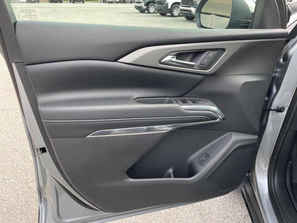 new 2026 Chevrolet Traverse car, priced at $43,230