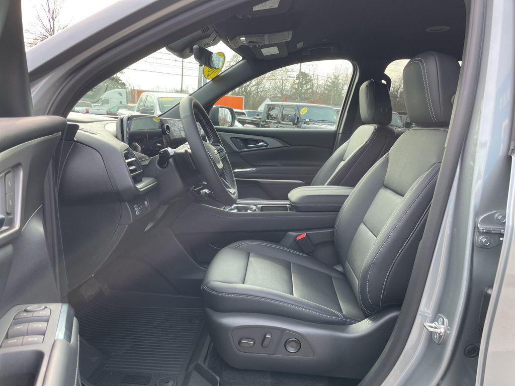 new 2026 Chevrolet Traverse car, priced at $43,230