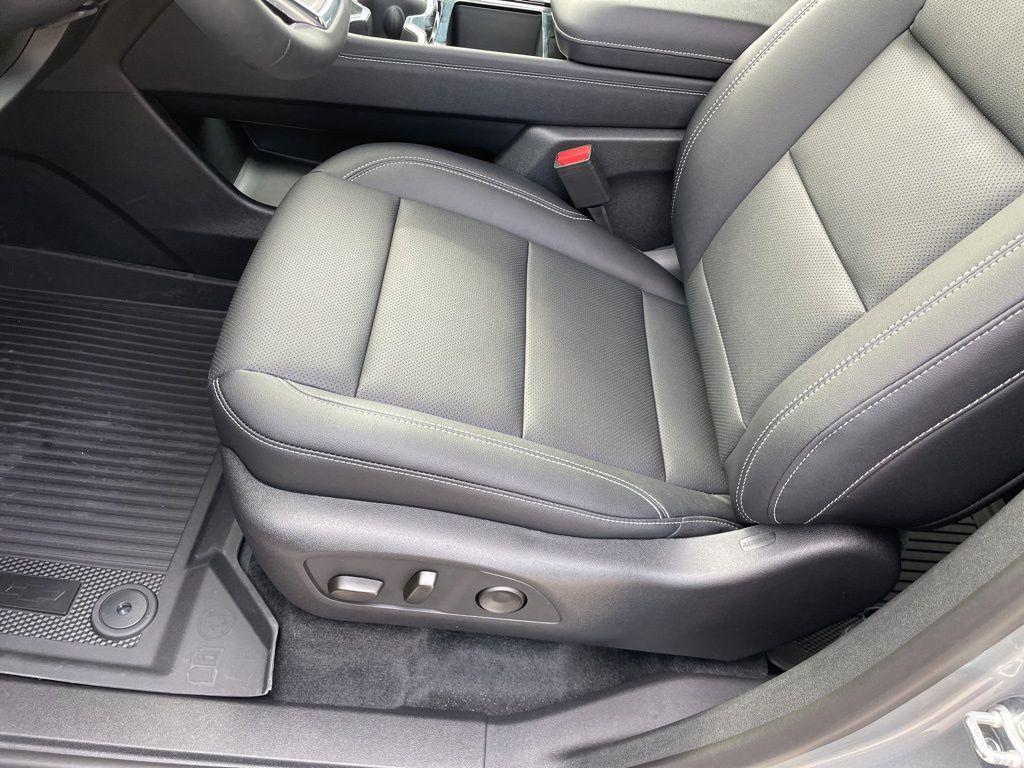 new 2026 Chevrolet Traverse car, priced at $43,230