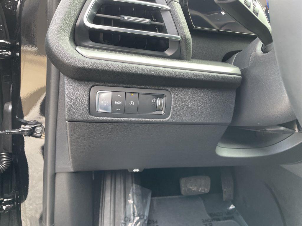 new 2026 Chevrolet Traverse car, priced at $43,230