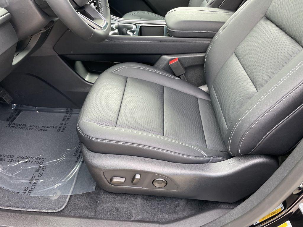 new 2026 Chevrolet Traverse car, priced at $43,230