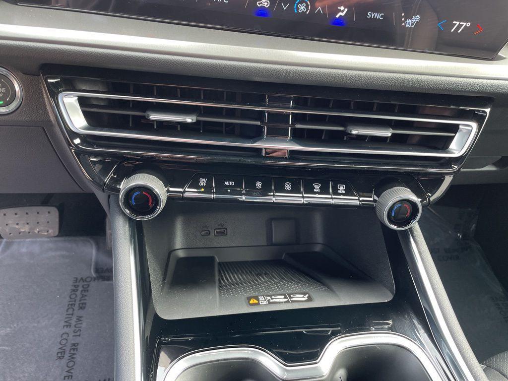 new 2026 Chevrolet Traverse car, priced at $43,230