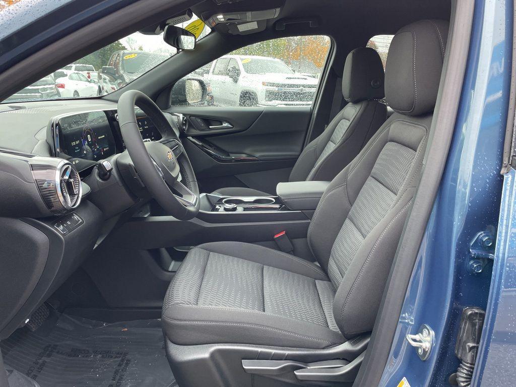 new 2026 Chevrolet Equinox car, priced at $29,595