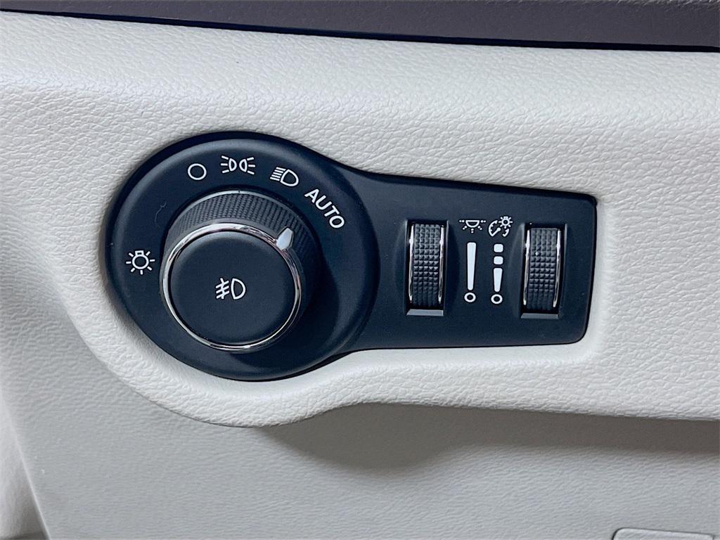 used 2018 Chrysler Pacifica car, priced at $16,297