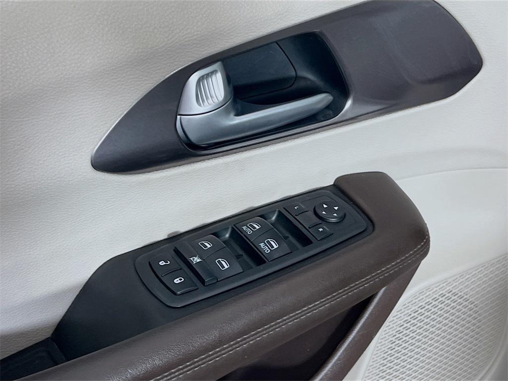 used 2018 Chrysler Pacifica car, priced at $16,297