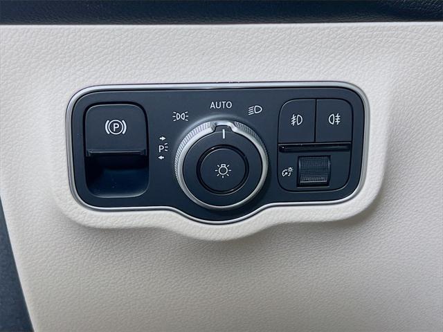 new 2025 Mercedes-Benz GLB 250 car, priced at $52,795