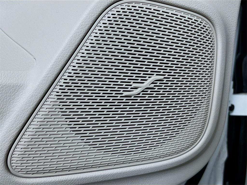 new 2025 Mercedes-Benz GLB 250 car, priced at $52,795