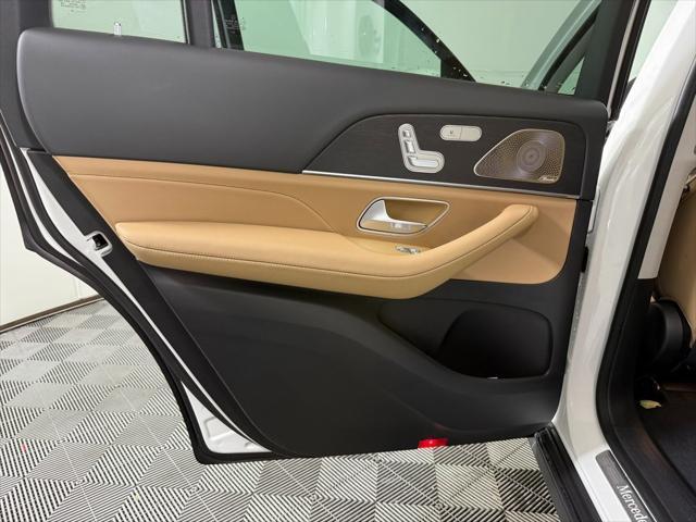 new 2025 Mercedes-Benz GLS 450 car, priced at $97,270