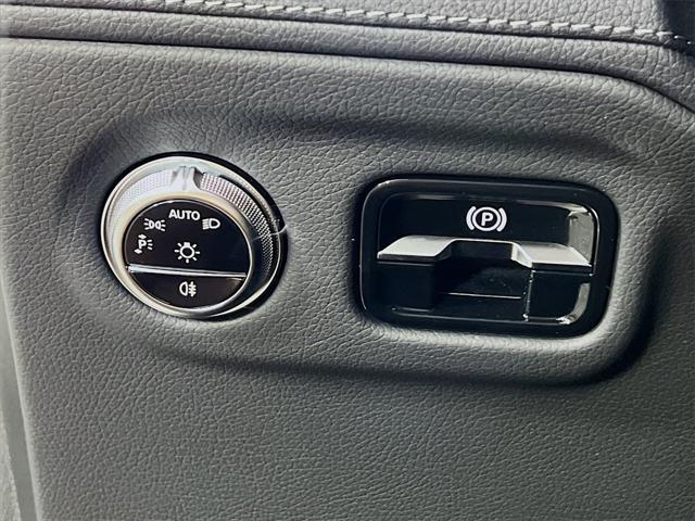 new 2025 Mercedes-Benz EQS 580 car, priced at $132,160
