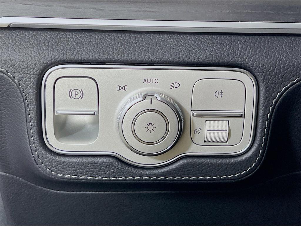 new 2025 Mercedes-Benz GLE 450 car, priced at $82,410