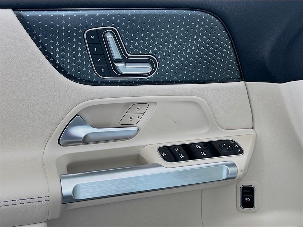 new 2025 Mercedes-Benz GLB 250 car, priced at $46,550