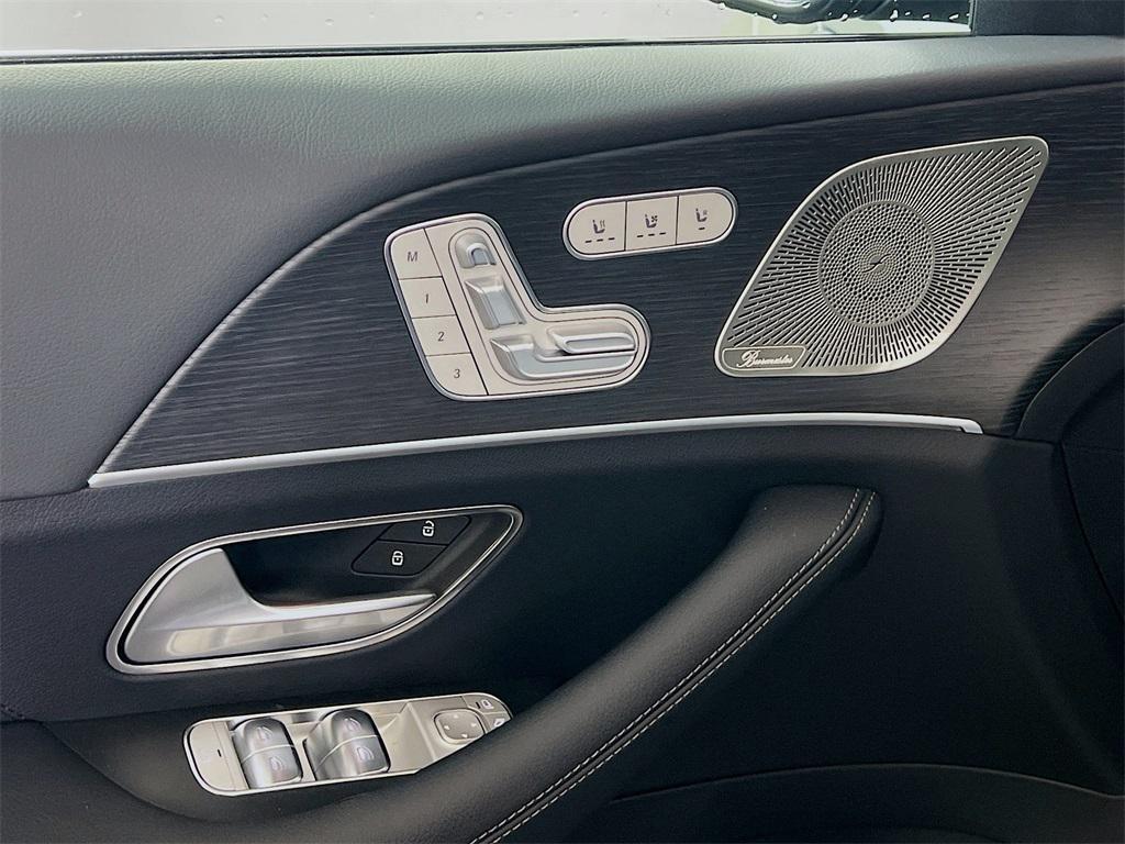 new 2025 Mercedes-Benz GLS 450 car, priced at $99,305