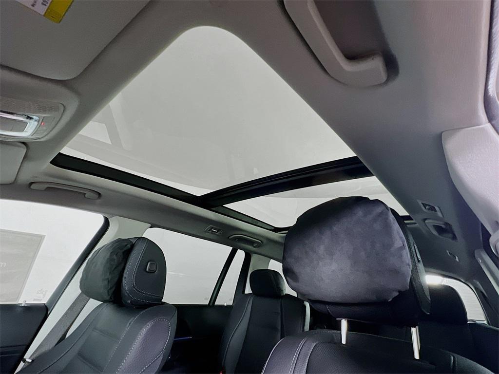 new 2025 Mercedes-Benz GLS 450 car, priced at $99,305