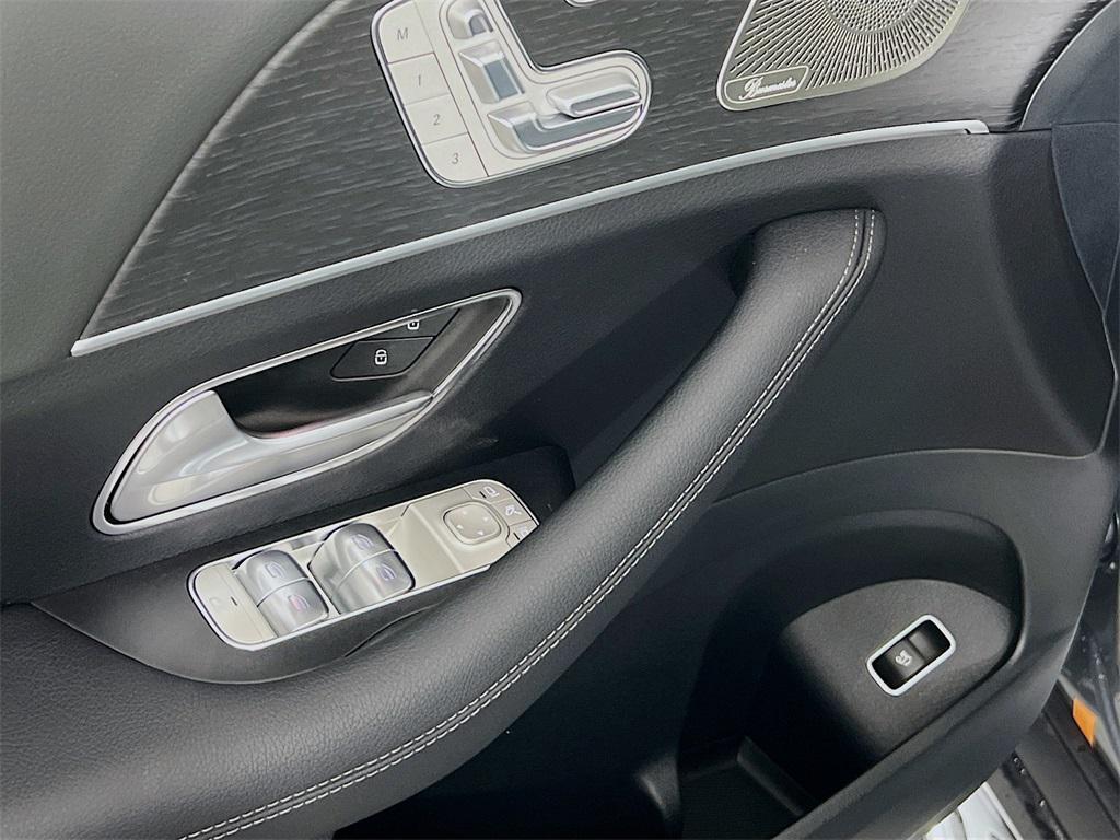 new 2025 Mercedes-Benz GLS 450 car, priced at $95,685