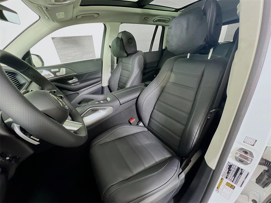 new 2025 Mercedes-Benz GLS 450 car, priced at $100,640