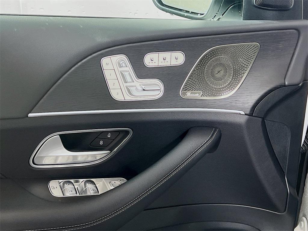 new 2025 Mercedes-Benz GLS 450 car, priced at $100,640