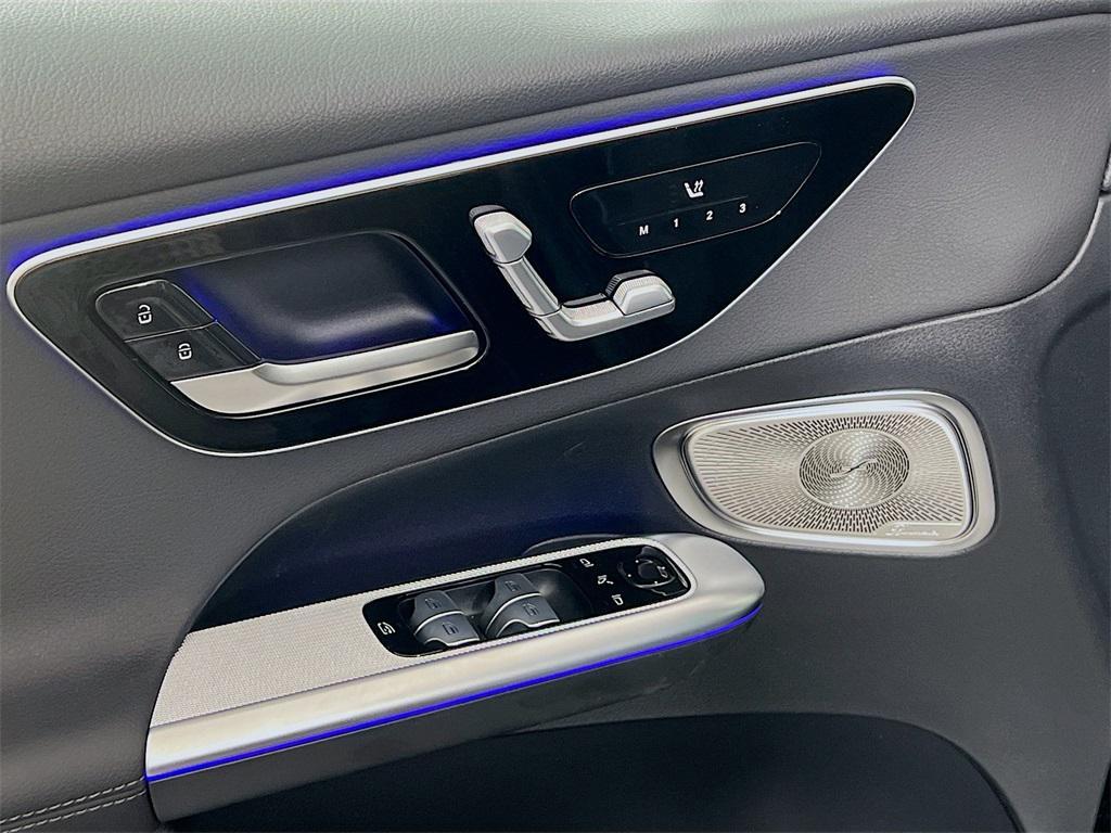 new 2025 Mercedes-Benz GLC 300 car, priced at $56,585