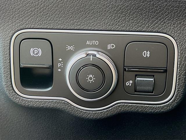 new 2024 Mercedes-Benz GLB 250 car, priced at $55,735