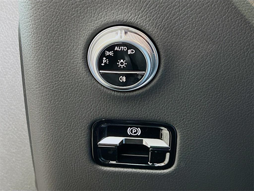 new 2025 Mercedes-Benz GLC 300 car, priced at $53,415