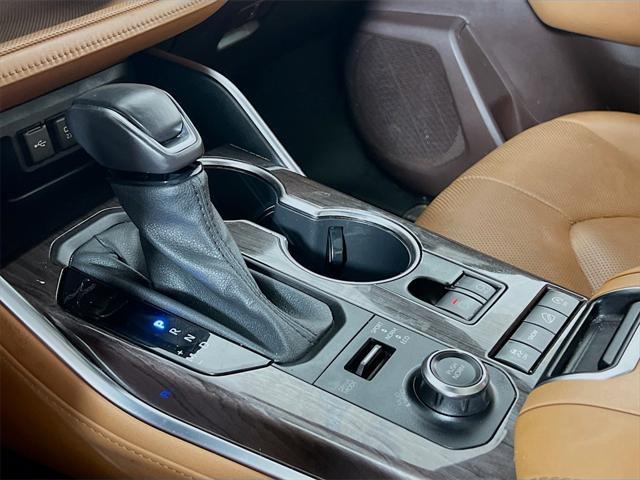 used 2021 Toyota Highlander car, priced at $38,489