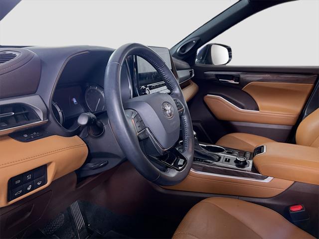 used 2021 Toyota Highlander car, priced at $38,489
