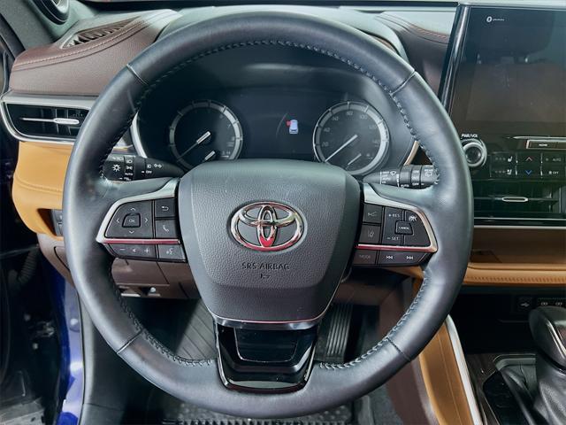 used 2021 Toyota Highlander car, priced at $38,489