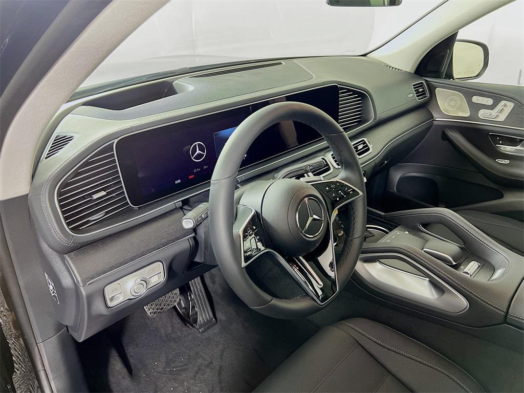 new 2025 Mercedes-Benz GLS 450 car, priced at $97,420