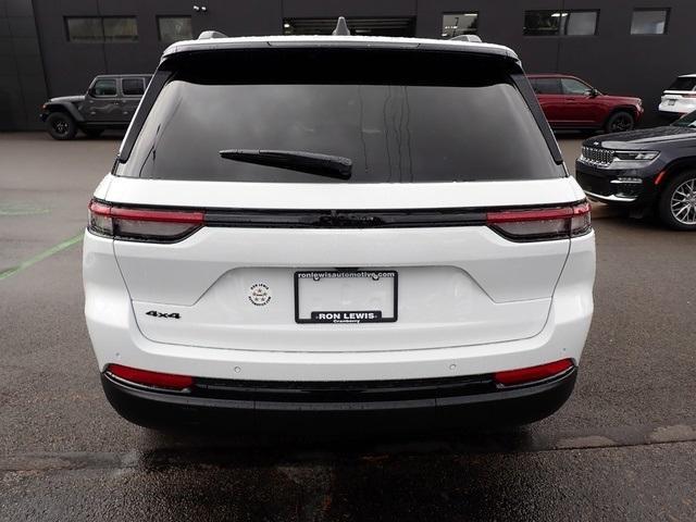 new 2025 Jeep Grand Cherokee car, priced at $42,097