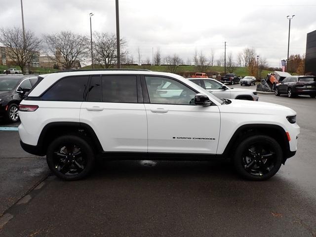 new 2025 Jeep Grand Cherokee car, priced at $42,097