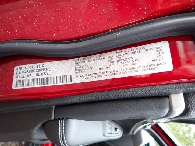 new 2025 Jeep Grand Cherokee car, priced at $46,873