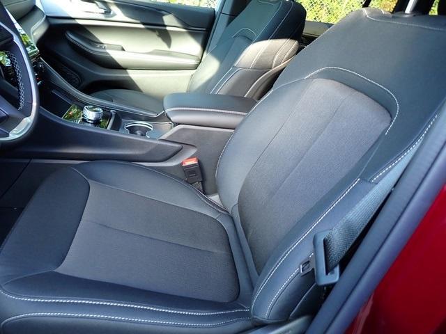 new 2025 Jeep Grand Cherokee car, priced at $37,001