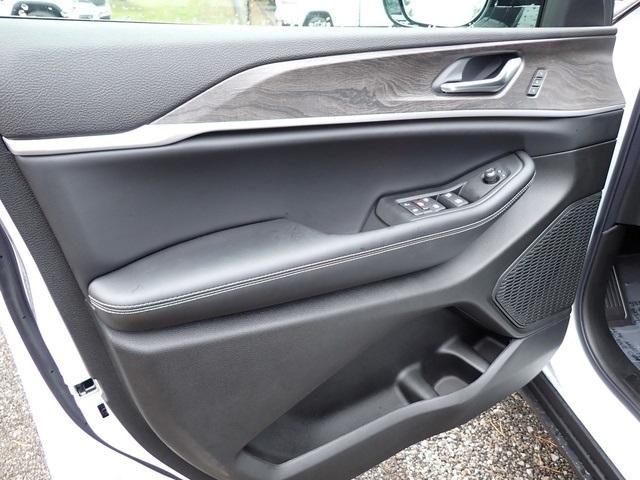 new 2025 Jeep Grand Cherokee car, priced at $46,781