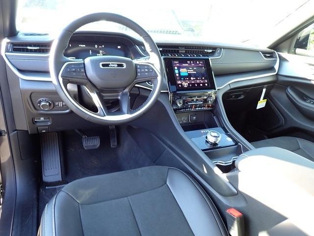 new 2025 Jeep Grand Cherokee car, priced at $43,837
