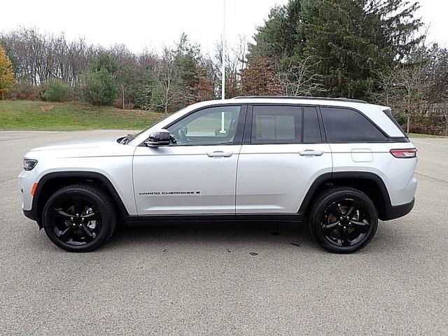 used 2024 Jeep Grand Cherokee car, priced at $36,870